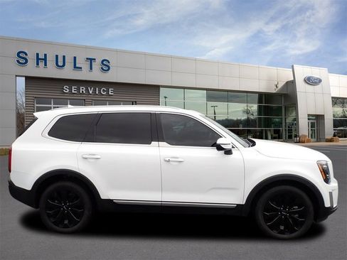 Used 2022 Kia Telluride S image 4