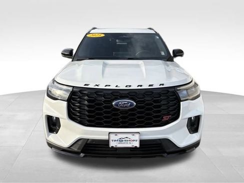 Used 2025 Ford Explorer ST image 2