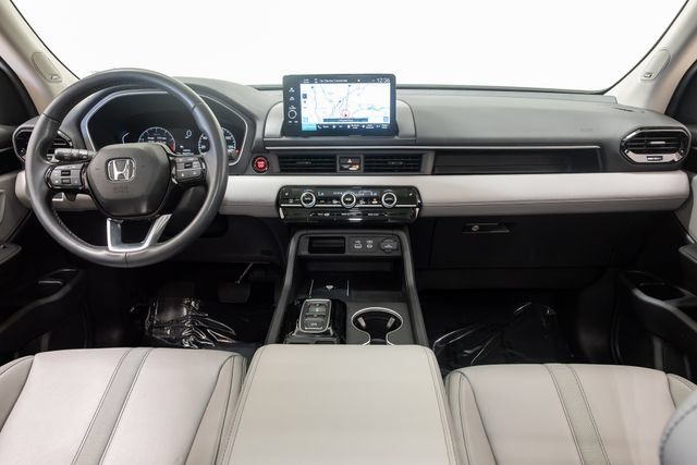 Used 2025 Honda Pilot Touring image 29