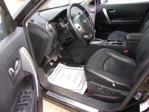 Used 2013 Nissan Rogue SL image 3