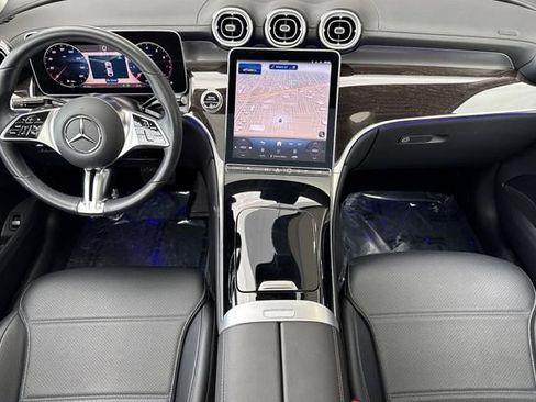 Used 2025 Mercedes-Benz GLC 300 4MATIC image 15