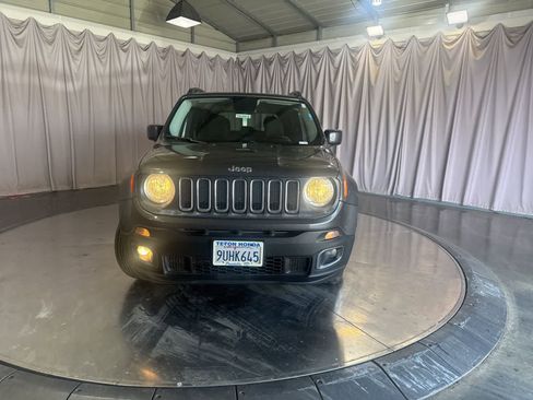 Used 2017 Jeep Renegade Latitude w/ Popular Equipment Group image 2