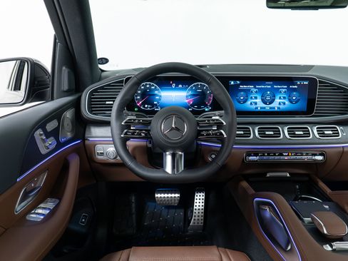New 2026 Mercedes-Benz GLS 580 4MATIC image 16