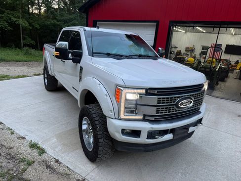 Used 2019 Ford F250 Platinum w/ Platinum Ultimate Package AWD/4WD image 3