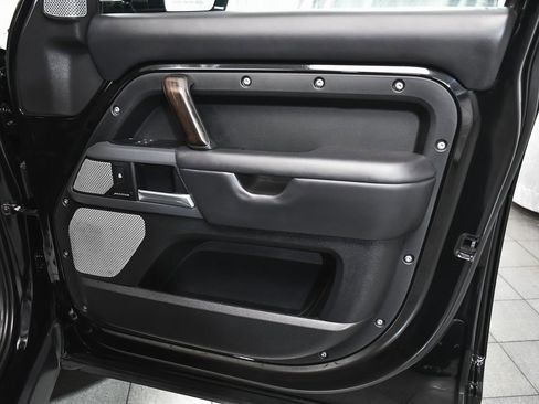 Used 2024 Land Rover Defender 130 X image 15