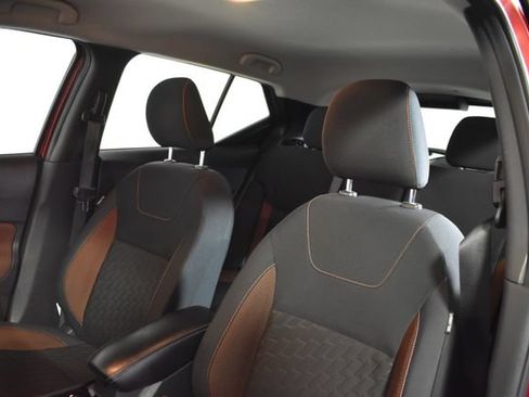 Used 2022 Nissan Kicks SR FWD image 10