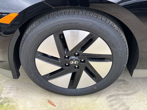 New 2025 Hyundai Ioniq 6 SE image 11