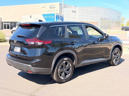Certified 2025 Nissan Rogue SV FWD image 6