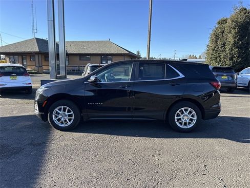 Used 2022 Chevrolet Equinox LT image 2