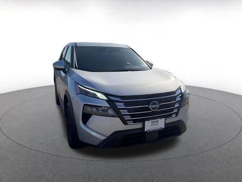 Used 2025 Nissan Rogue SV FWD image 3
