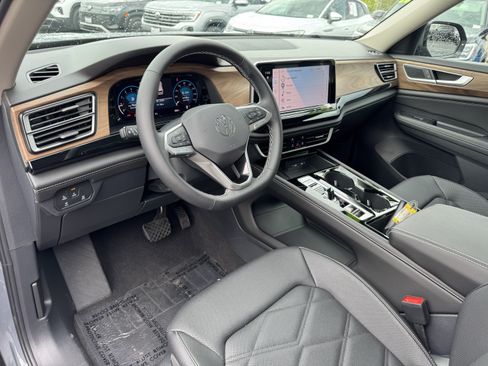 Used 2026 Volkswagen Atlas SE FWD image 15