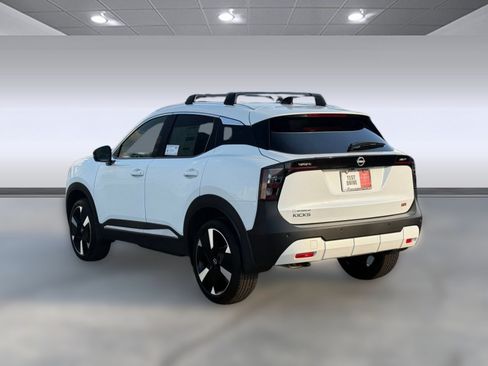 Used 2026 Nissan Kicks SR FWD image 5