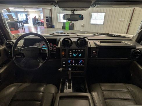 Used 2003 HUMMER H2 Luxury w/ Preferred Equipment Group image 4