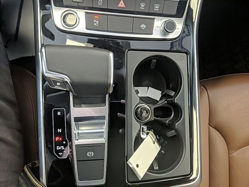 Used 2022 Audi Q8 Premium Plus w/ Premium Plus Package image 25