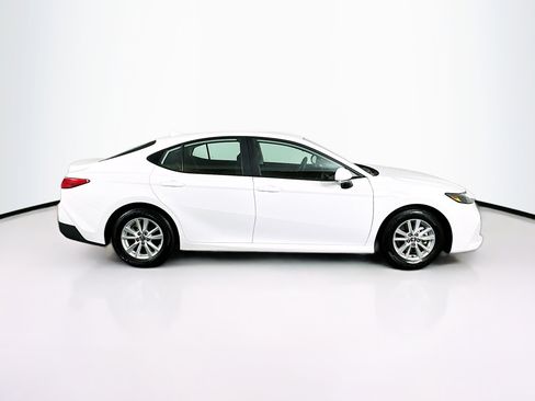 Used 2025 Toyota Camry LE image 10