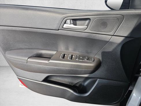 Used 2022 Kia Sportage LX w/ LX FWD Value Edition Package image 9