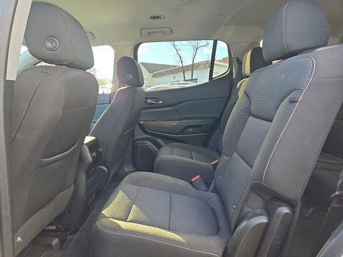 Used 2023 GMC Acadia SLE image 16