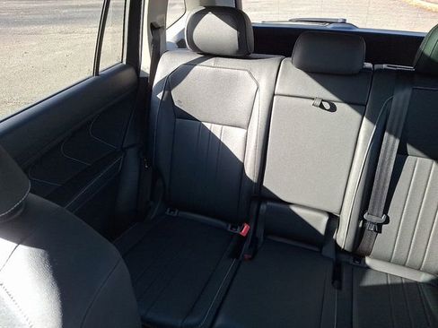 Certified 2023 Volkswagen Tiguan SE image 18