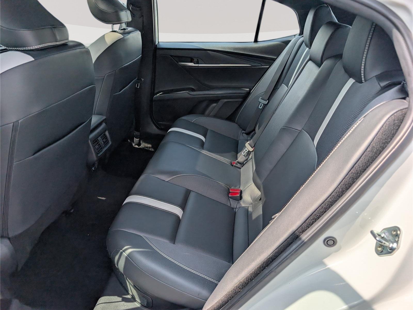 Used 2025 Toyota Camry SE w/ Convenience Package FWD image 15