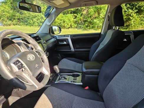 Used 2016 Toyota 4Runner SR5 AWD/4WD image 12