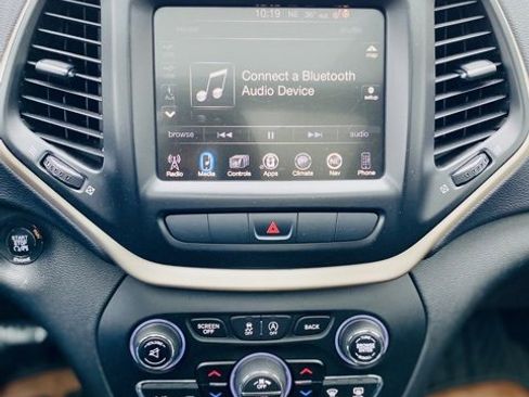 Used 2015 Jeep Cherokee Limited w/ Trailer Tow Group image 15