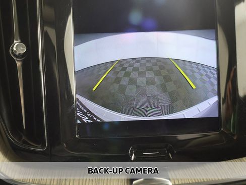 Used 2022 Volvo XC60 B6 Inscription w/ Climate Package image 7