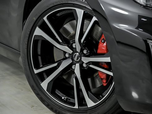 Used 2020 Nissan 370Z w/ Sport Package image 4