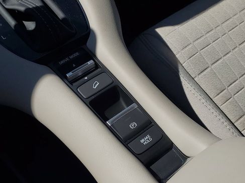 Used 2025 Honda HR-V LX image 34