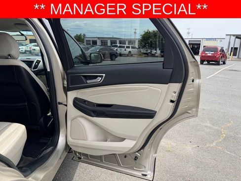 Used 2018 Ford Edge Titanium FWD image 34