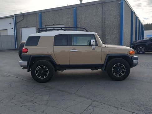 Used 2011 Toyota FJ Cruiser 4WD w/ Convenience Pkg image 4