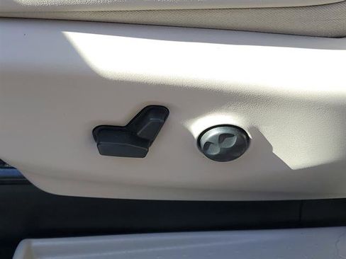 Used 2020 Chrysler Pacifica Limited w/ Tire & Wheel Group image 56