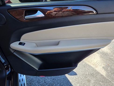 Used 2017 Mercedes-Benz GLS 550 4MATIC image 28