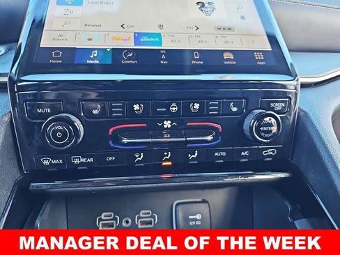 Used 2023 Jeep Grand Cherokee Limited w/ Luxury Tech Group II image 21