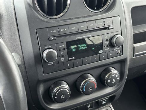 Used 2014 Jeep Patriot Latitude image 24