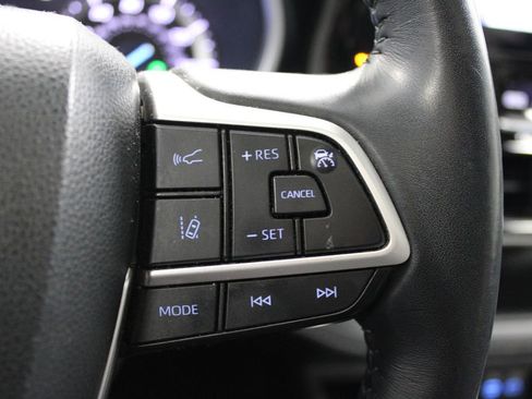 Used 2022 Toyota Highlander XLE image 19