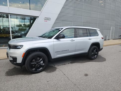 Used 2025 Jeep Grand Cherokee L Limited w/ Black Appearance Package AWD/4WD image 1