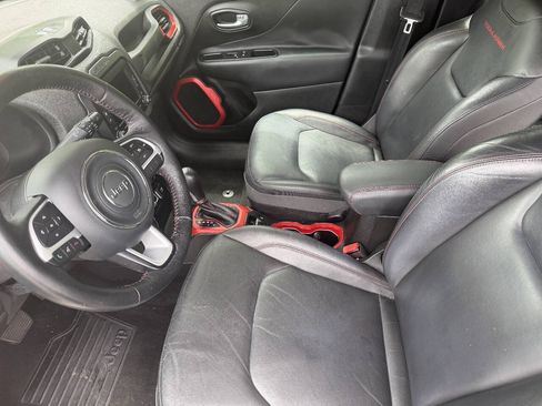 Used 2016 Jeep Renegade Trailhawk w/ Premium Trailhawk Package AWD/4WD image 12