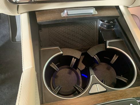 Used 2021 Mercedes-Benz GLS 450 4MATIC image 25