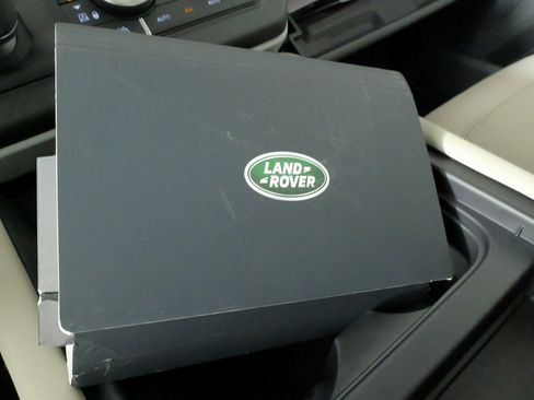 Used 2024 Land Rover Defender 110 S image 78