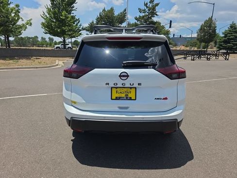 Used 2025 Nissan Rogue SV AWD/4WD image 4