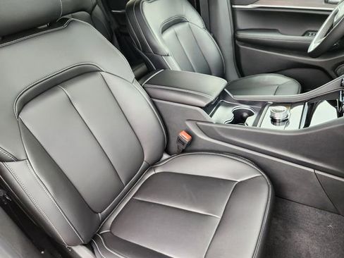 New 2025 Jeep Grand Cherokee Limited w/ Black Appearance Package image 10