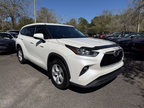 Used 2020 Toyota Highlander LE image 1
