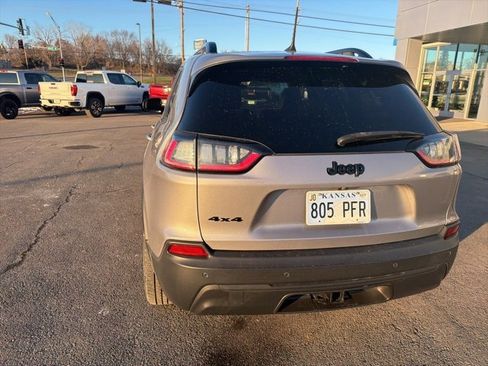 Used 2019 Jeep Cherokee Latitude Plus image 12