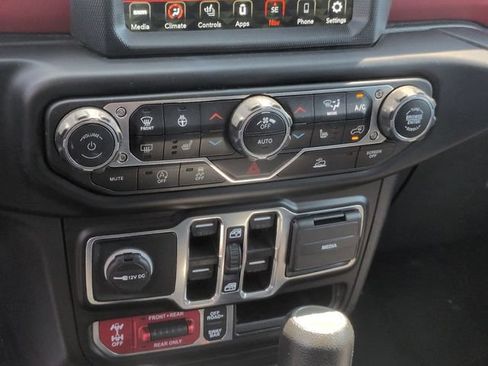 Used 2022 Jeep Wrangler Unlimited Rubicon w/ Dual Top Group AWD/4WD image 24