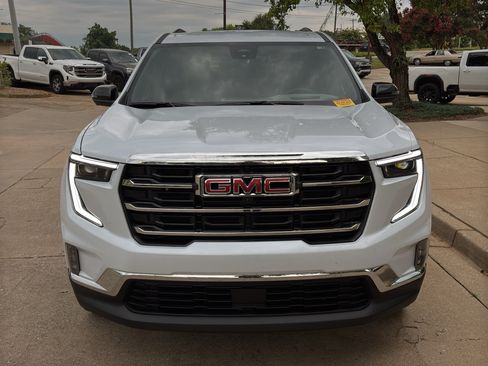 Used 2026 GMC Acadia Elevation w/ Elevation Premium Package FWD image 3