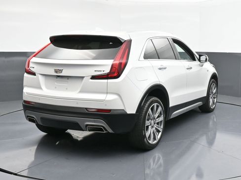 Used 2022 Cadillac XT4 Premium Luxury w/ Enhanced Visibility Package image 8