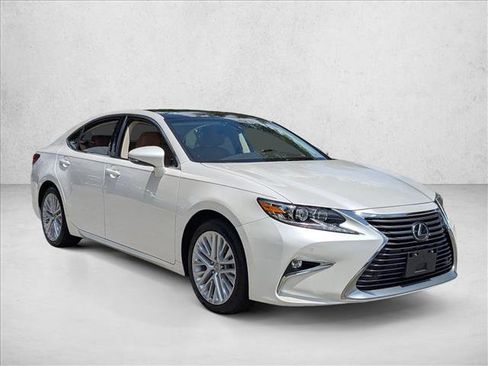 Used 2018 Lexus ES 350 w/ Luxury Package w/Wood Trim FWD image 3