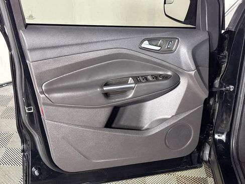 Used 2017 Ford Escape SE image 10