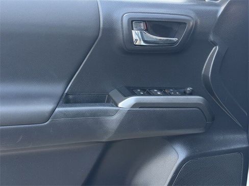 Used 2022 Toyota Tacoma TRD Off-Road image 25