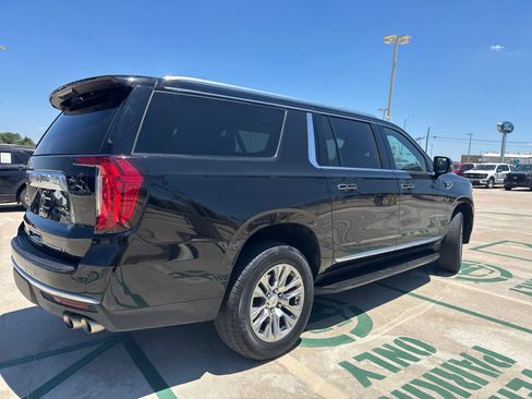 Used 2022 GMC Yukon XL Denali RWD image 3